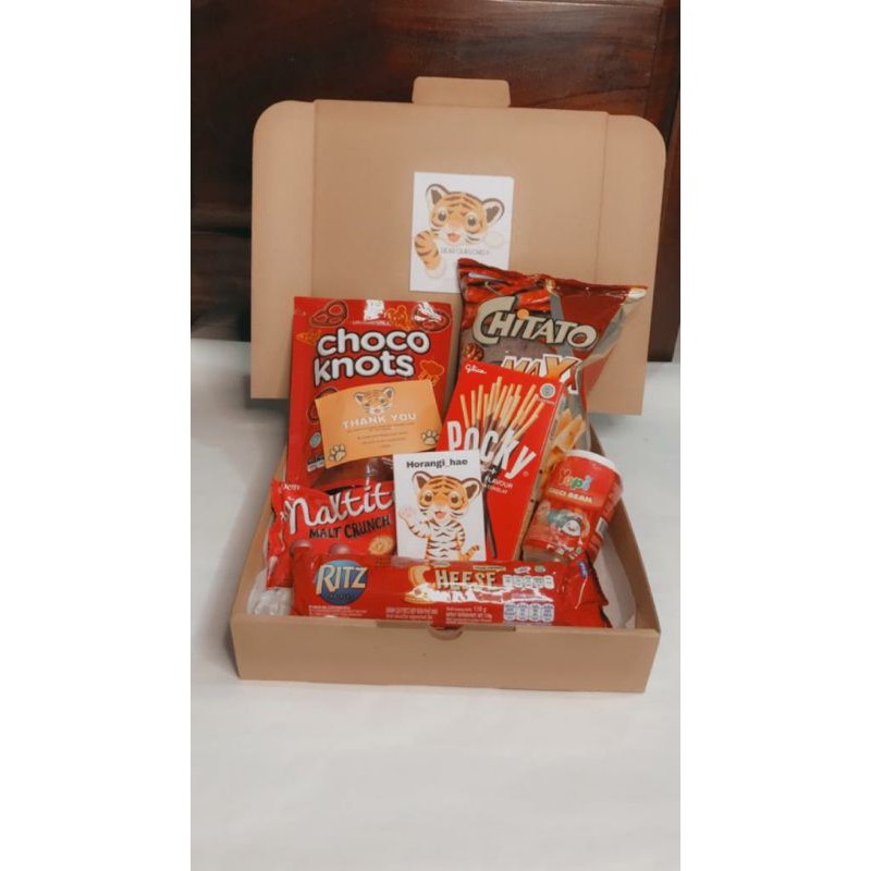 

HAMPERS SNACK BY Horangi_Hae SNACK GIFT BOX /HANTARAN/KADO FREE CARD CUSTOM