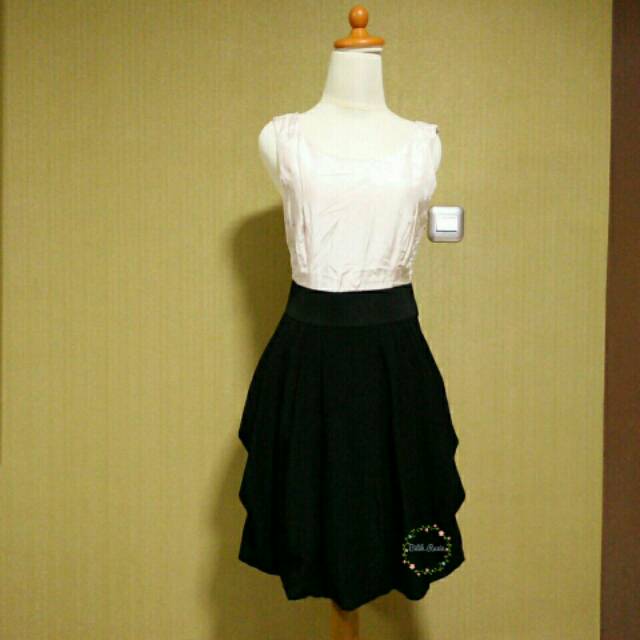 H&M HnM Mini Midi Dress Cream Black Preloved Baju Bekas Wanita Gaun Formal