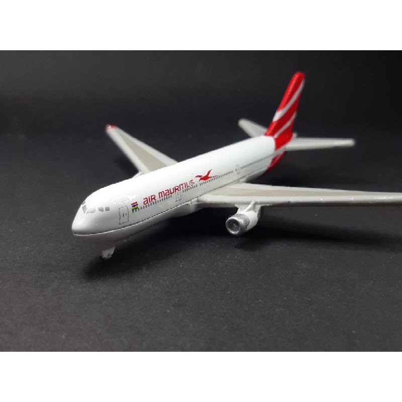 Majorette Boeing 767 Air Mauritius Diecast pesawat