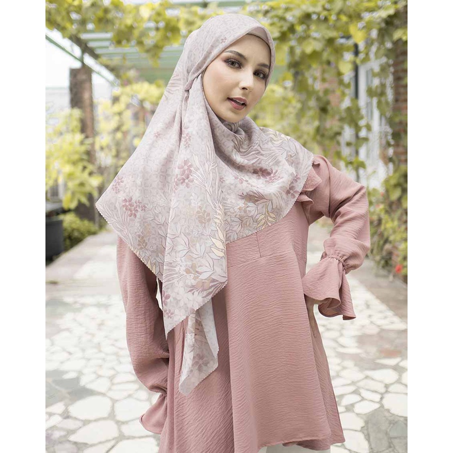 LOUISALUNA - Calista - Hijab Voal Segiempat - Jilbab Motif Wanita