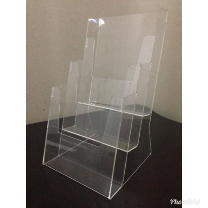 

acrylic tempat display brosur ukuran A5 3susun