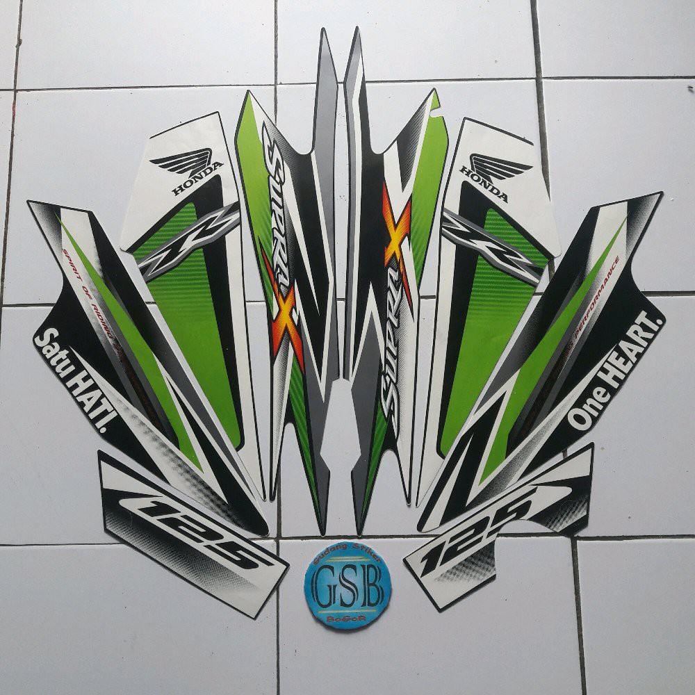 Variasi striping supra x 125 2013 hijau