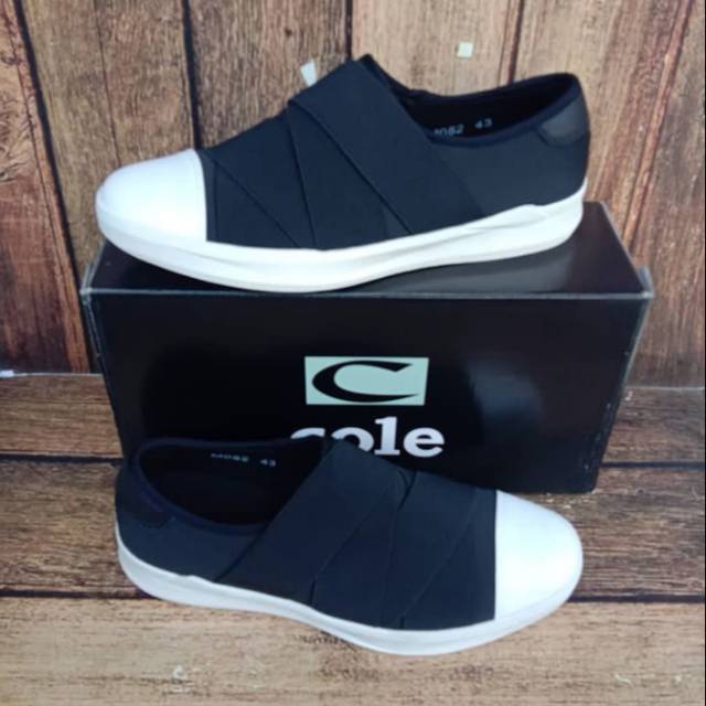 SEPATU KASUAL SLIP ON PRIA (Cole) HITAM - M082BK