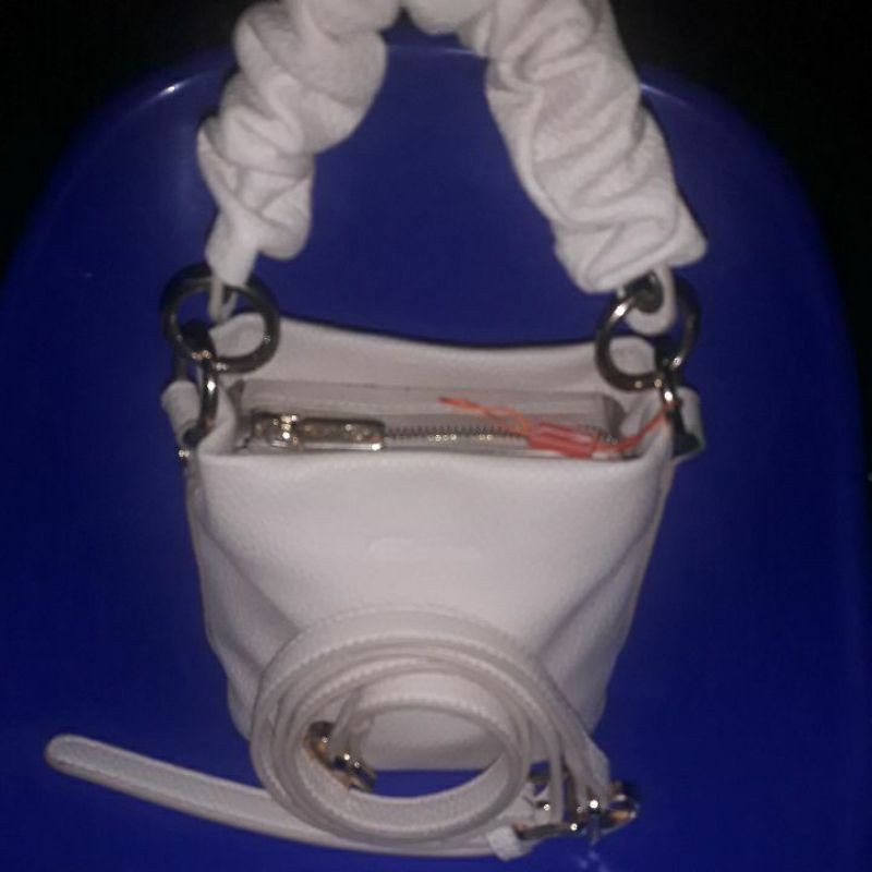 EMSIO Hand Bag by ELIZABETH Original warna Broken White - Preloved