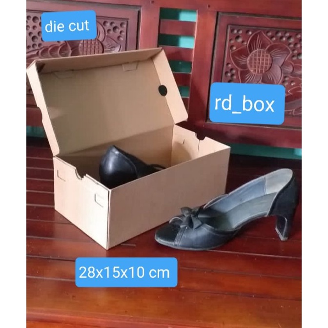 

kardus/kotak/box uk 28x15x10 cm,kardus sepatu,kotak baju,kotak kado,box packing,kotak souvenir