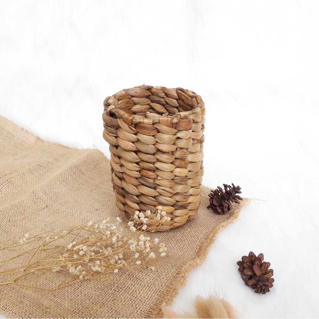 

Tempat Pensil Pulpen Organizer Anyaman Enceng Gondok Ukuran 10 x 14 cm Custom