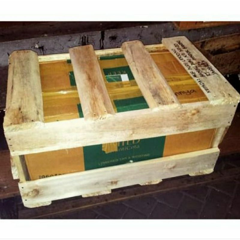 

Packing Kayu Untuk Pengiriman di Toko Smellgood