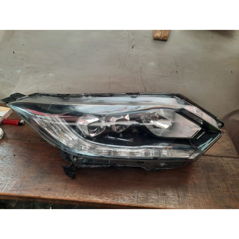 Headlamp/Lampu Depan Honda HRV Prestige 2017