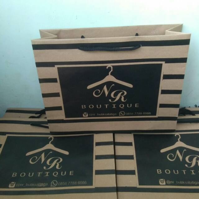 

Paperbag sablon craf butik,toko,souvenir,ulangtahun ukuran 30x10x23 (PxLxT)