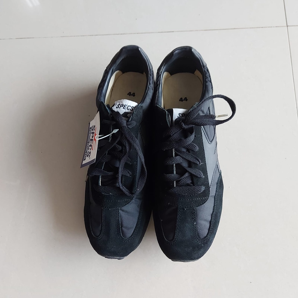 sepatu sekolah specs