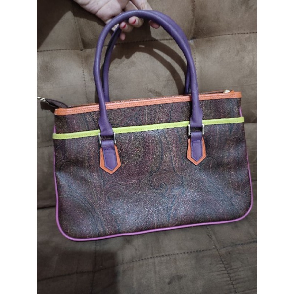Tote kulit ala etro