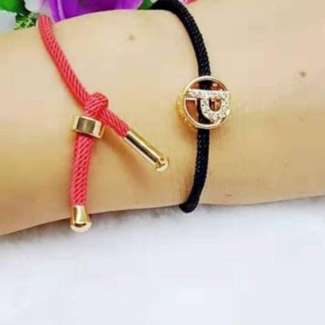 Gelang kain dengan huruf &amp; Liontin huruf