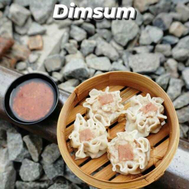 

Dimsum ayam homade dibuat tanpa bahan pengawet di buat dadakan dan pastinya lebih fresh