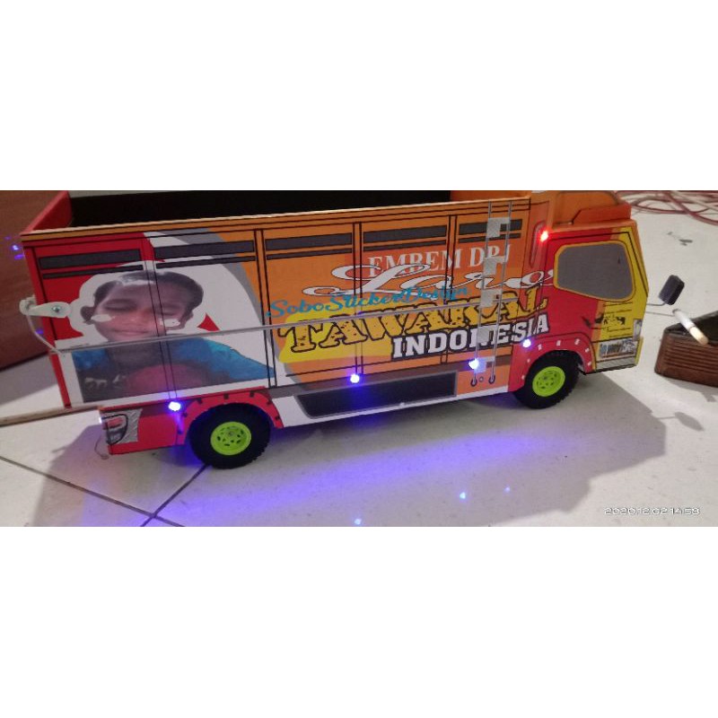 miniatur truk remot kontrol bisa oleng ukuran besar