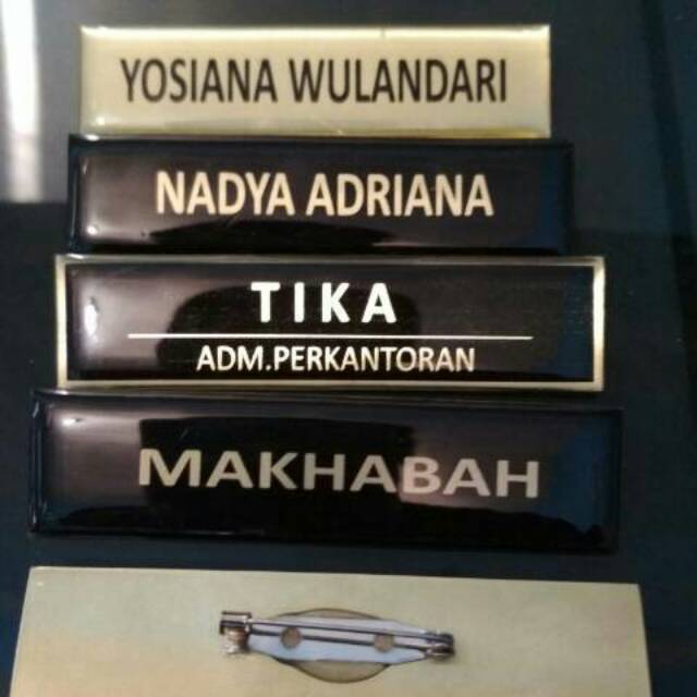 

Nametag Kuningan resin