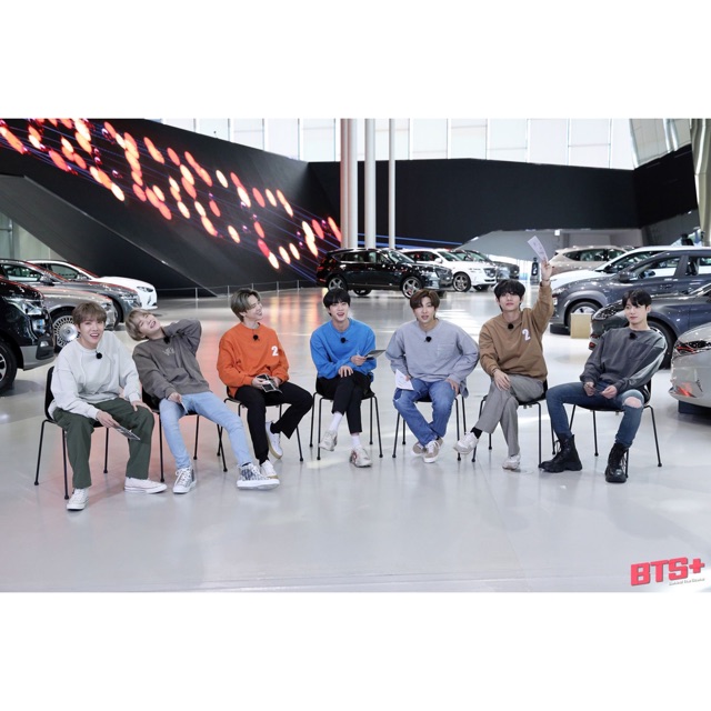 BTS x LE2 Official Sweatshirt [ BTS RUN: Baju ]