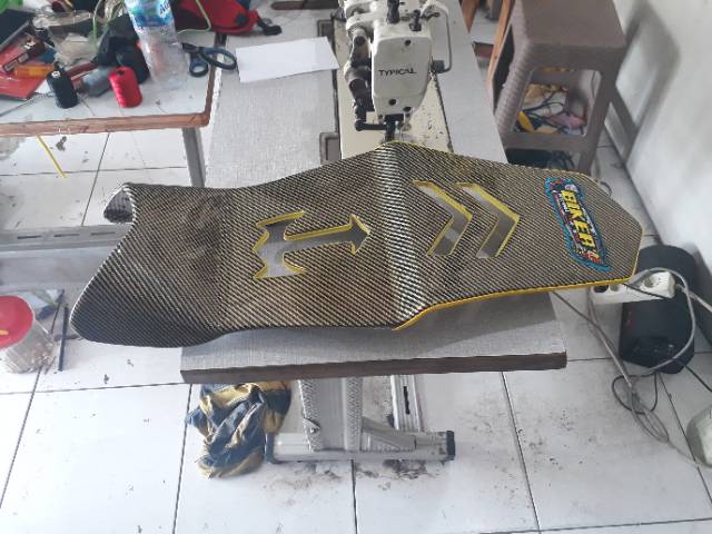 Jok vixion new nvl motif lubang kulit karbon biker gold