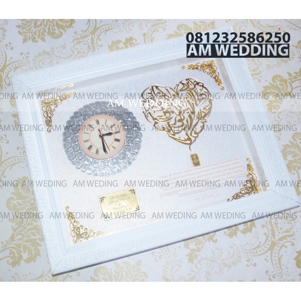 Mahar Kaligrafi Emas dan Jam Dinding