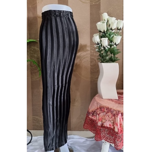 Gallery batik - Rok plisket polos warna hitam