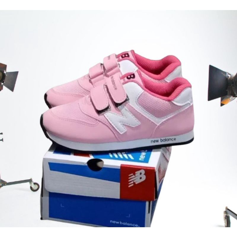 Sepatu New Balance anak sekolah