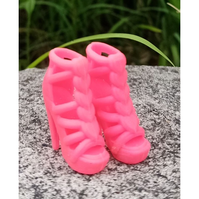 Sepatu boneka barbie