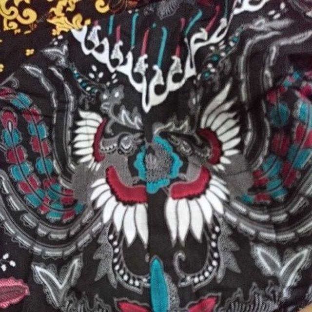 Kemeja Batik Kupu Putih