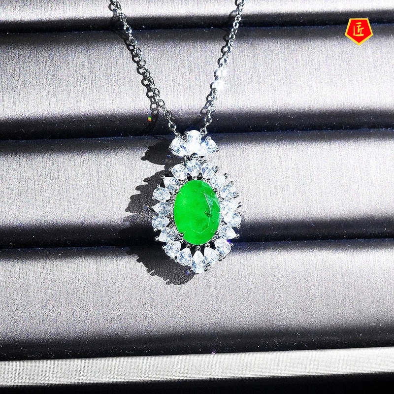 [Ready Stock]Emerald Diamond Pendant Luxury Necklace for Women