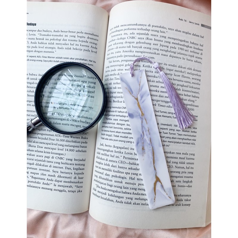 

Dahlia Marble Bookmark | Pembatas buku resin