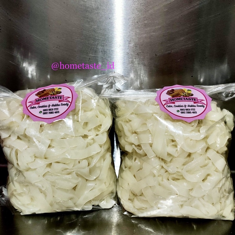 

Kwetiau Beras Homemade / Kwetiau FRESH Hasil kukusan / Kenyal / Tidak mudah putus