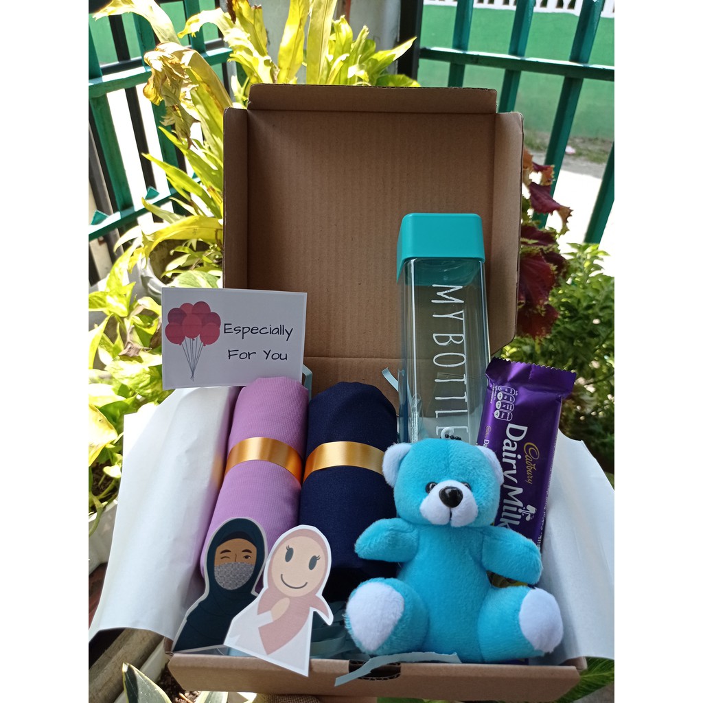 

Hampers kado murah Hijab Bella Square/Pashmina + Cadbury Boneka Mini