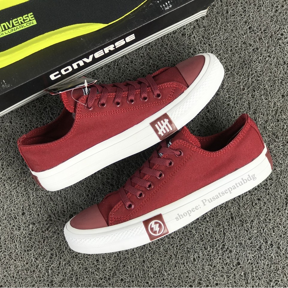 Sepatu Converse Petir Pendek X Undefeated Low Maroon