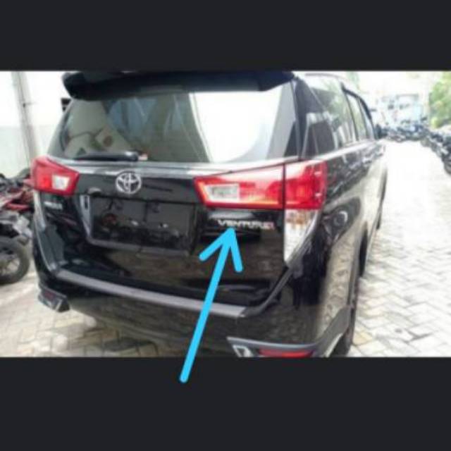 Emblem tulisan VENTURER