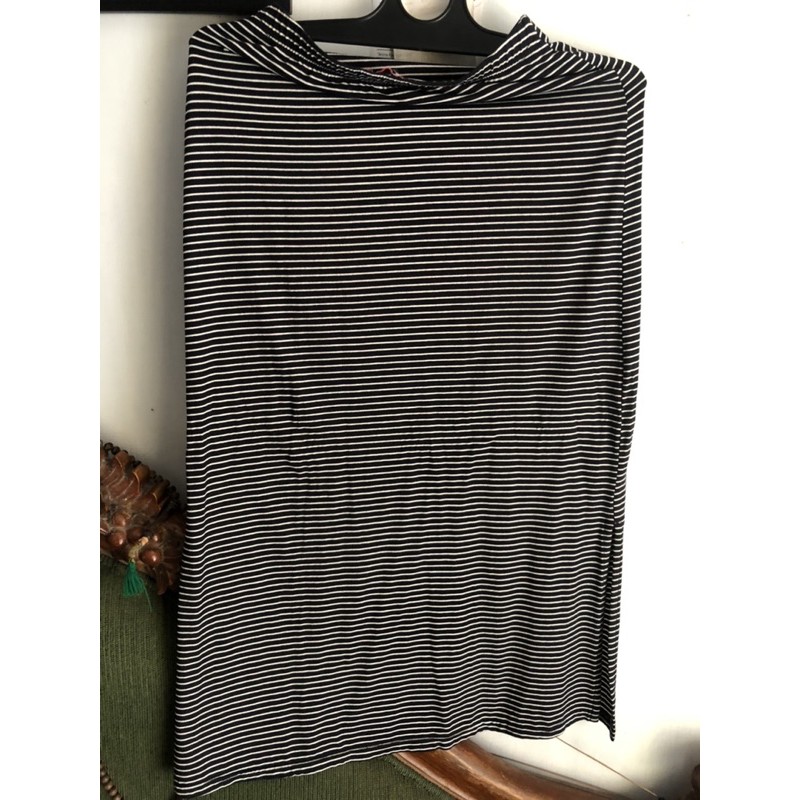 preloved rok logo jeans belang item putih bahan kaos