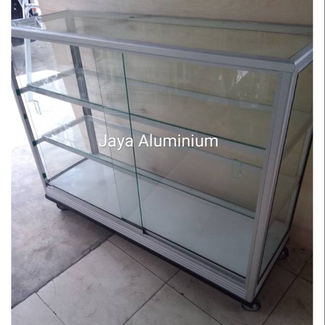 Steling kaca / lemari kaca