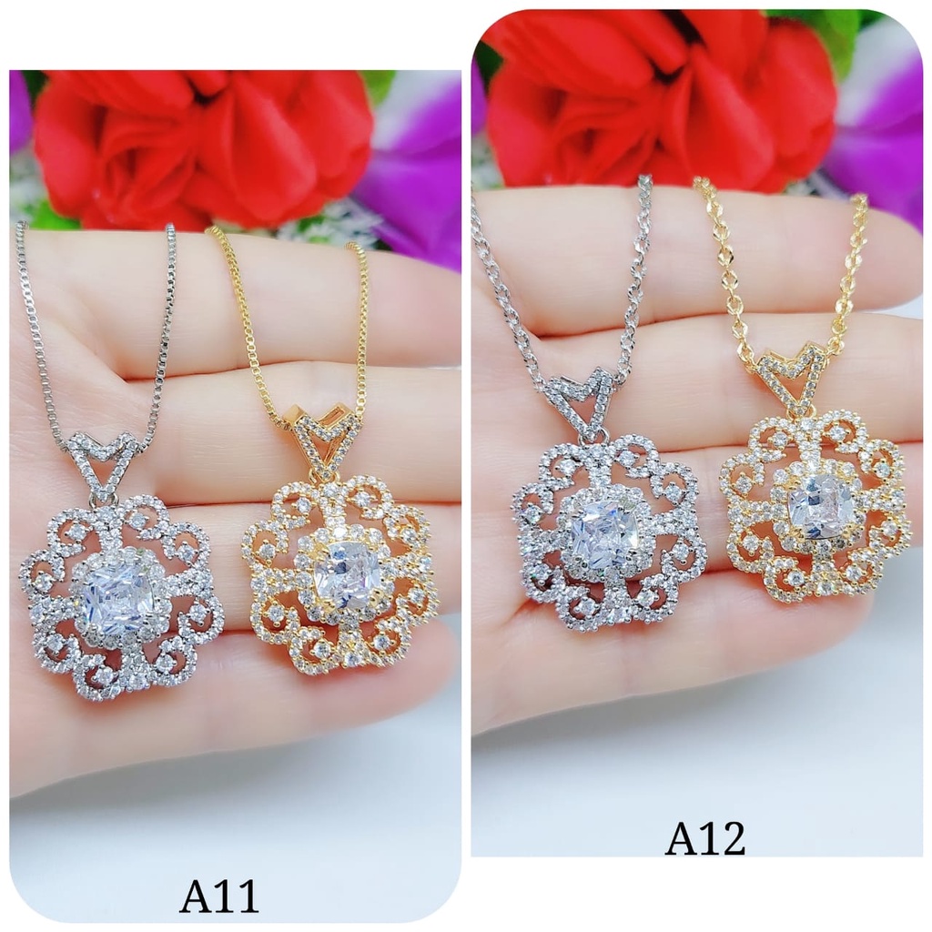 Kalung xuping permata hijau dan mata putih lapis emas