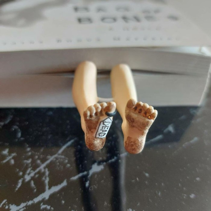 

MAR082- RESIN BOOKMARK CORPSE PEMBATAS BUKU MAYAT