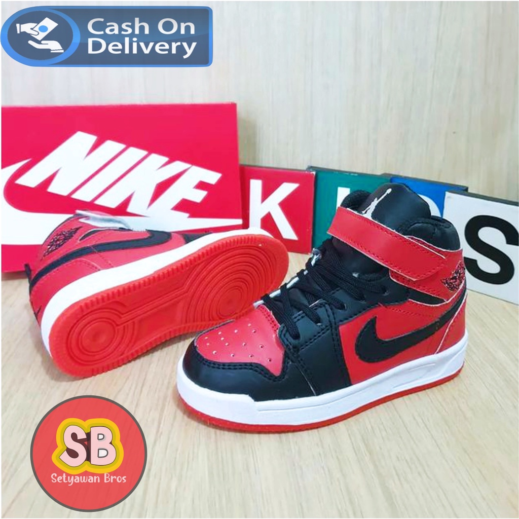 Sepatu sneaker anak laki 2 motif sport Terbaru