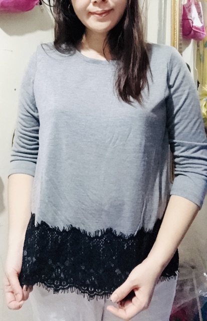 blouse kaos loft lembut bawah brukat hitam