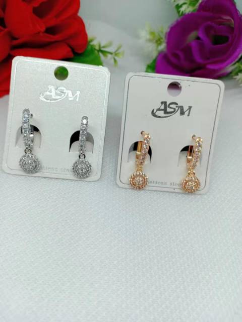 Anting penuh permata