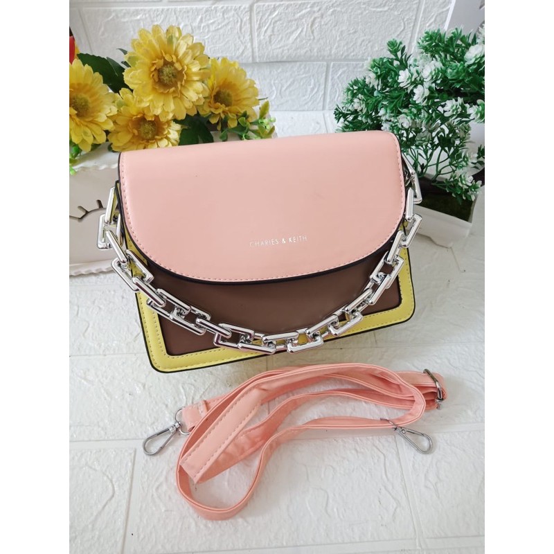 Tas Charles & Keith Rantai tas selempang wanita kekinian