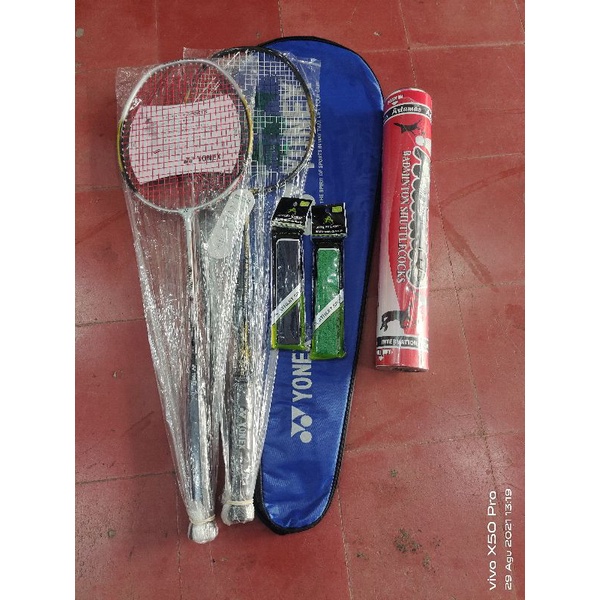 Raket badminton Yonex sepasang+tas+grip+ cock