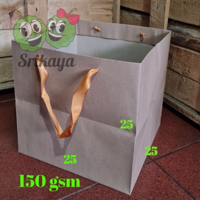 

PAPER BAG / PAPERBAG KRAFT POLOS TALI PITA EMAS 25 X 25 X 25 (1 LUSIN)