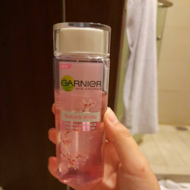 GARNIER SAKURA WHITE ESSENCE LOTION PRELOVED