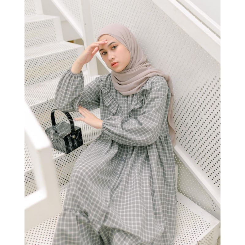 Hayya plaid cloud by Haideeorlin