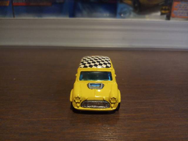 Hot Wheels Mini Cooper - Morris Mini - 2000 First Edition Yellow Loose