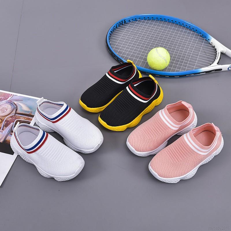 Sepatu Sneakers Dengan Bahan Breathable Dan Sole Elastis Sepatu Sneakers Dengan Bahan Breathable Dan Sole Elastis
