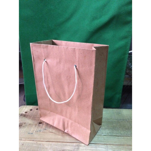 

PAPER BAG KARTON POLOS UKURAN FOLIO (1 LUSIN)