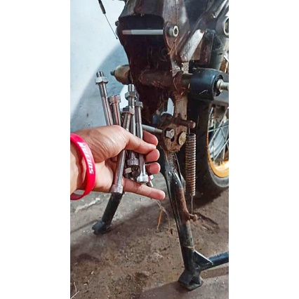 baut L 14 stainless steel m10 stenlis + mur dudukan Pangkon mesin cb GL MP tiger