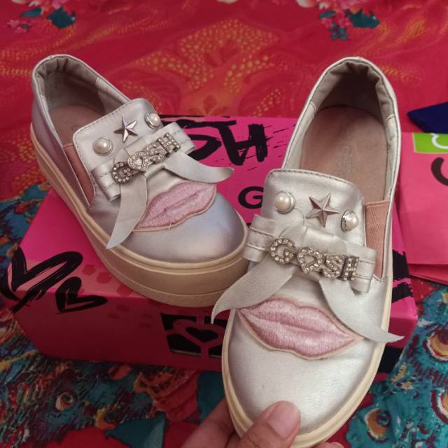 Sepatu gosh pl