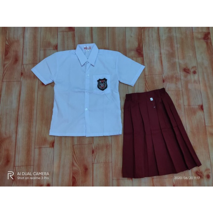 Satu Stel Baju Seragam Sekolah SD Perempuan Lengan Pendek & Rok Pendek - 11, Satu Set